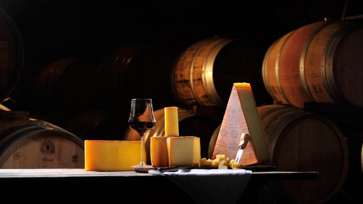 aut-walserstolz-visual-kaese-wein